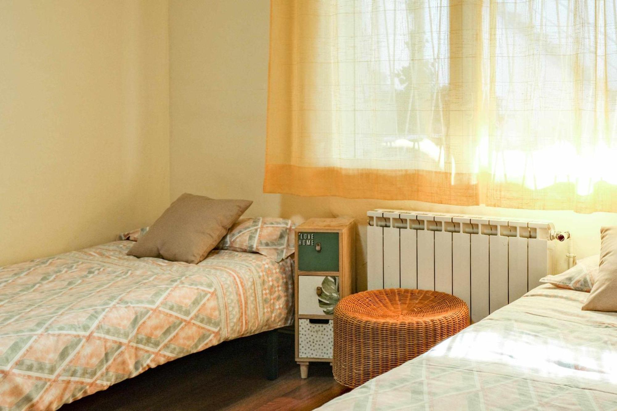 Can Camps Besalu Casa Planta Baja Con Jardin Buitenkant foto